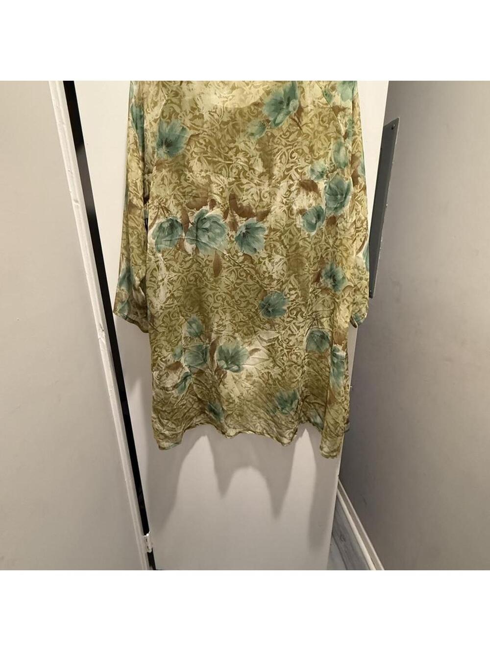 Unbranded Women's Multi and Green Blous - Picture 2 of 8